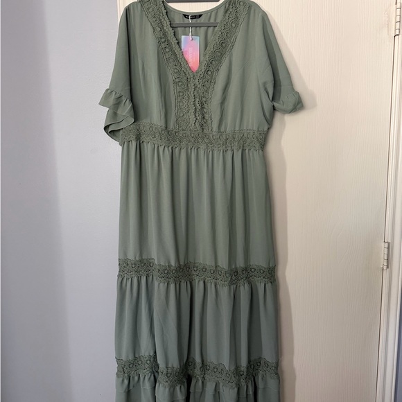 BloomChic Dresses & Skirts - BloomChic Sage Green Lace Maxi Dress